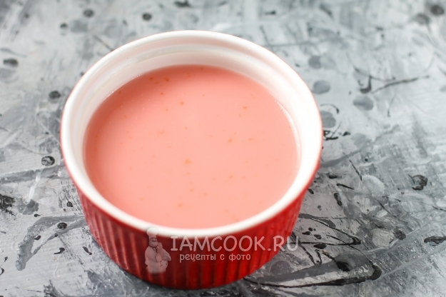 Размешать компот с крахмалом