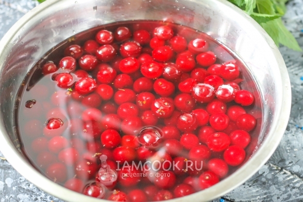 Помыть вишню