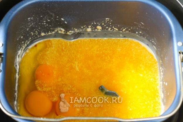 Влить масло