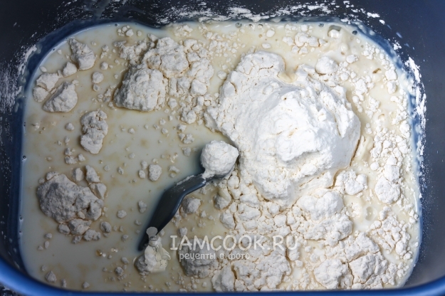 Соединить молоко и муку