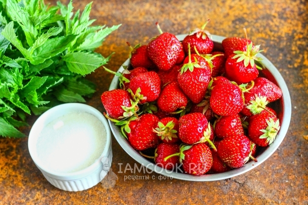 Ингредиенты для клубничного пюре на зиму