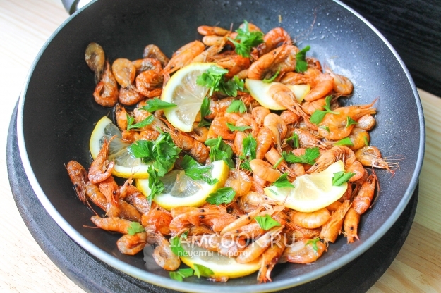 Влить соевый соус