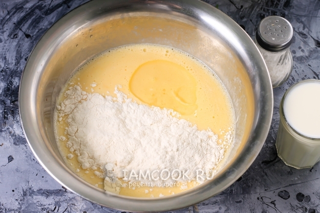 Добавить масло и муку