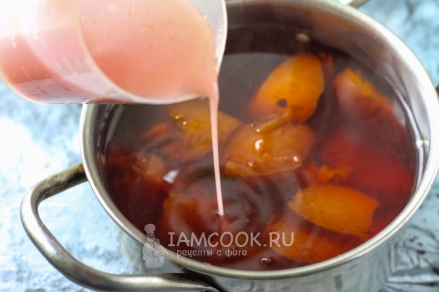 Влить крахмальную смесь