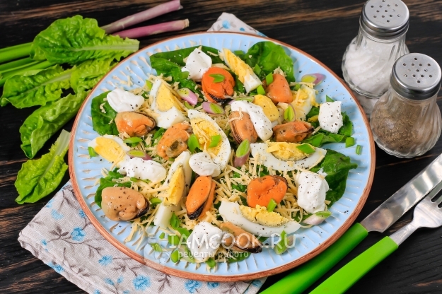 Рецепт салата с консервированными мидиями