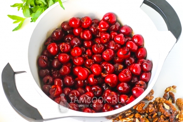 Удалить у черешни косточки