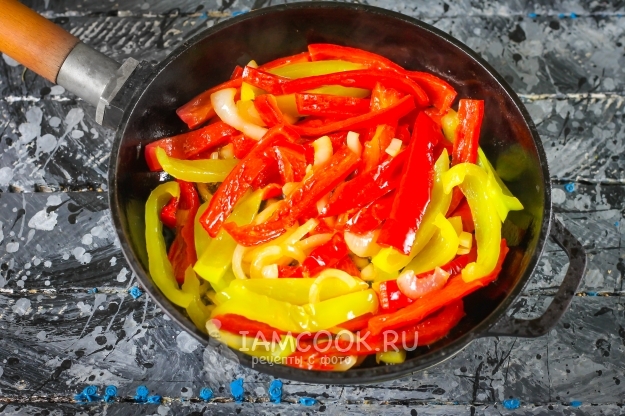 Обжарить перец