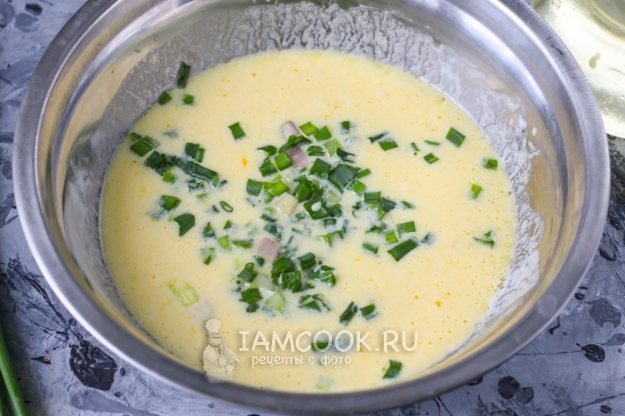 Положить зеленый лук