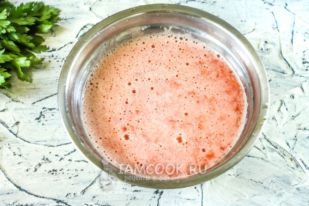 Измельчить помидоры