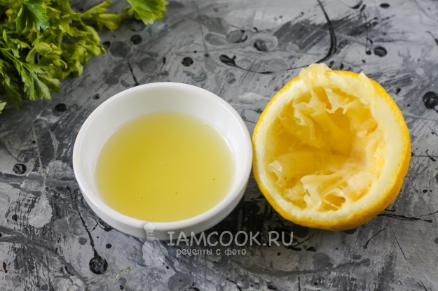 Выжать сок из лимона