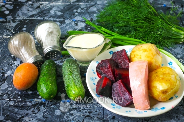 Ингредиенты для классического холодного свекольника с колбасой