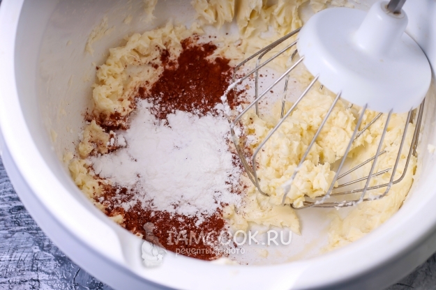 Всыпать сахар и какао