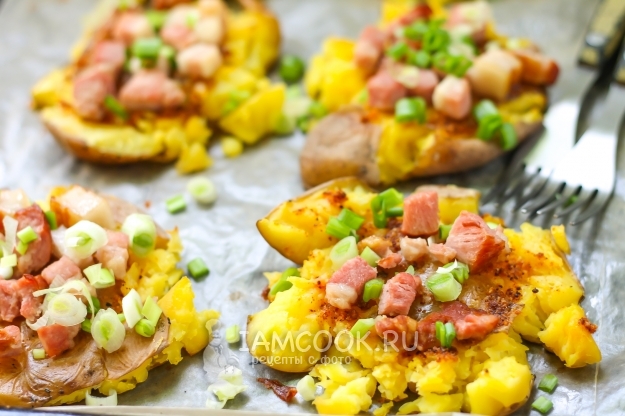 Рецепт мятого картофеля с ветчиной в духовке