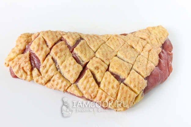 Порезать кожу утиной грудки