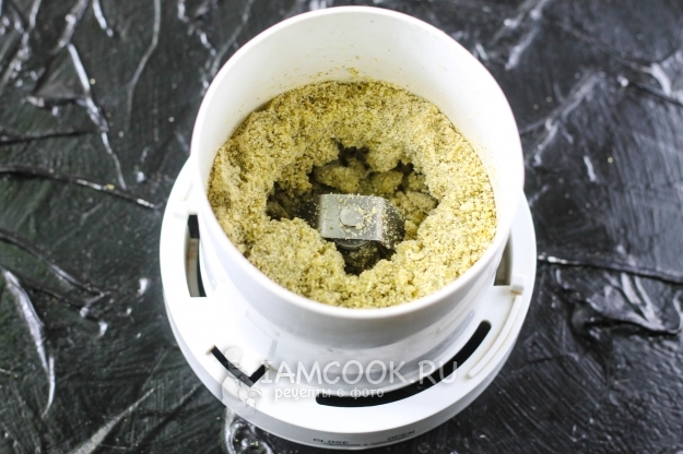 Измельчить семечки с маслом