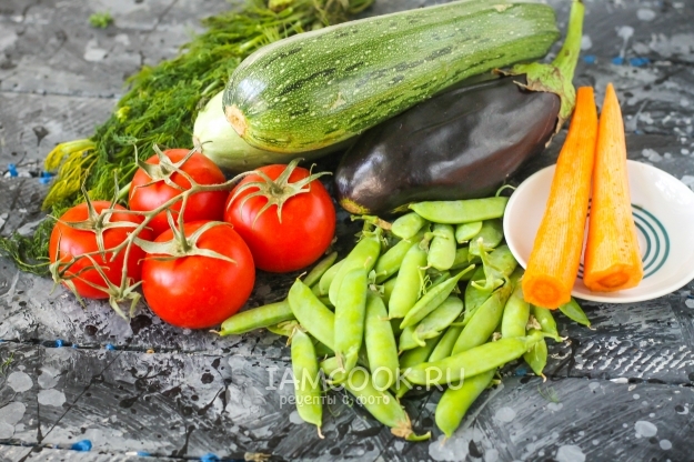 Ингредиенты для заморозки для овощного рагу на зиму