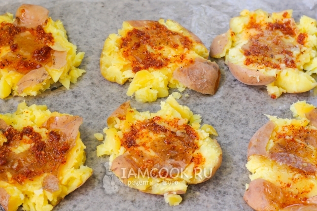 Полить картофель ароматным маслом