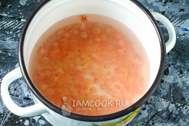 Влить горячую воду