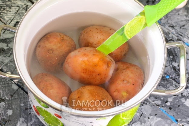 Проткнуть картофель ножом