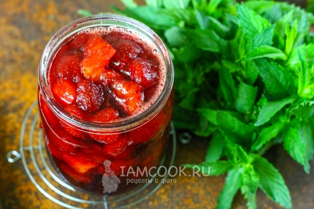 Положить варенье в банку