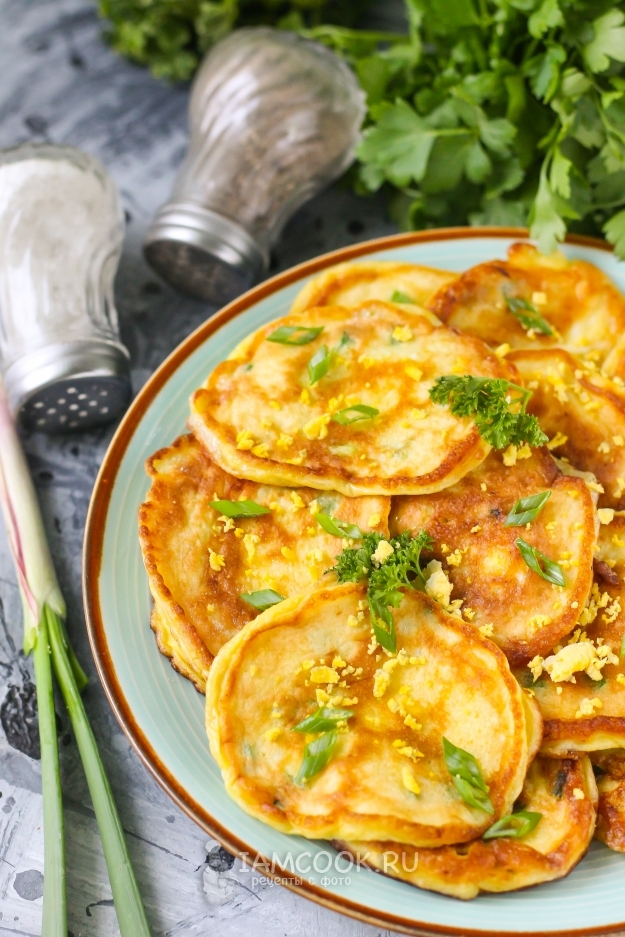 Рецепт оладий с луком и яйцом на кефире