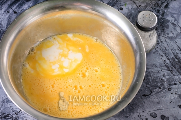 Влить кефир