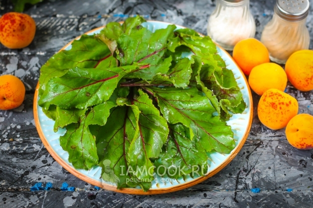 Помыть листья свеклы