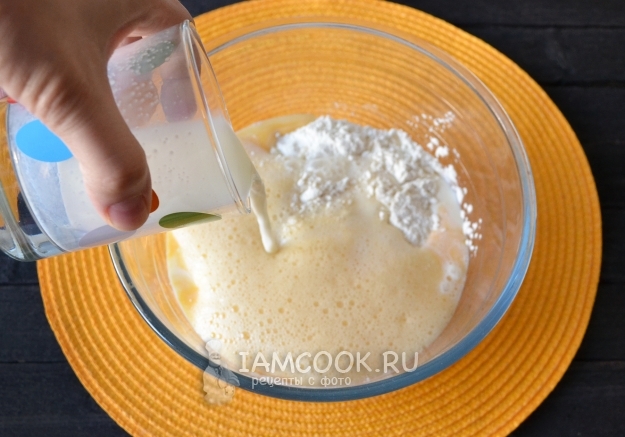 Влить молоко