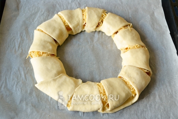 Закрыть начинку тестом