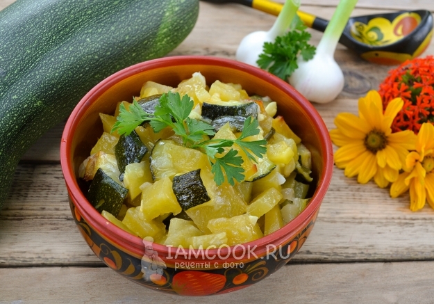 Фото постного рагу из кабачков с картошкой в мультиварке