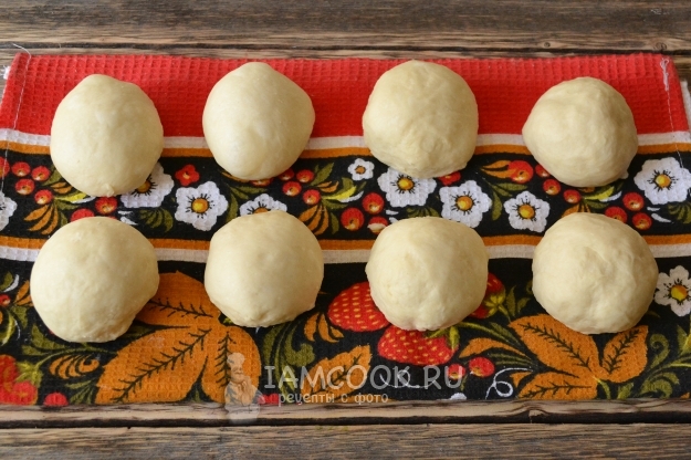 Скатать из теста шарики