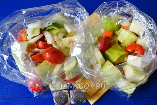 Добавить соль, перец и масло