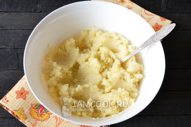 Размешать картофельную массу