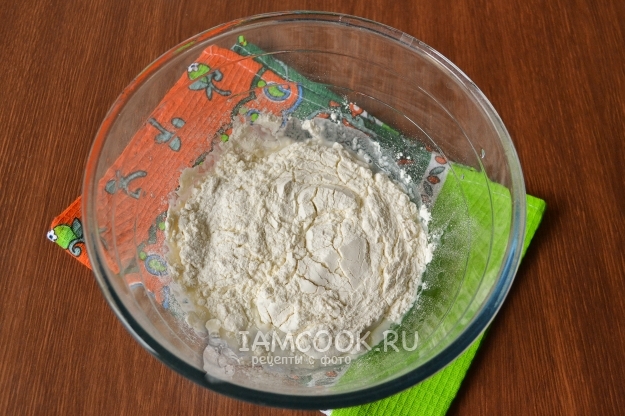 Всыпать муку