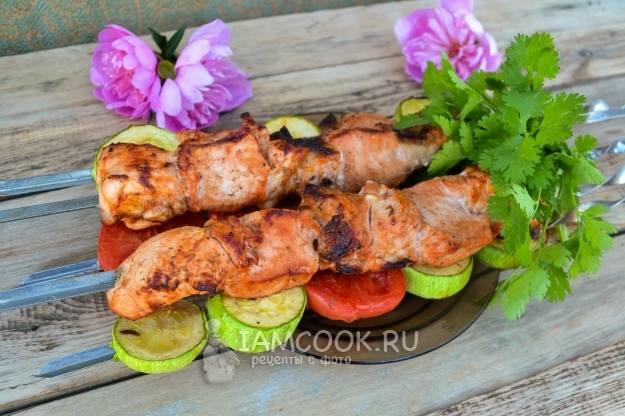 Рецепт шашлыка «Ассорти» из свинины, курицы и овощей