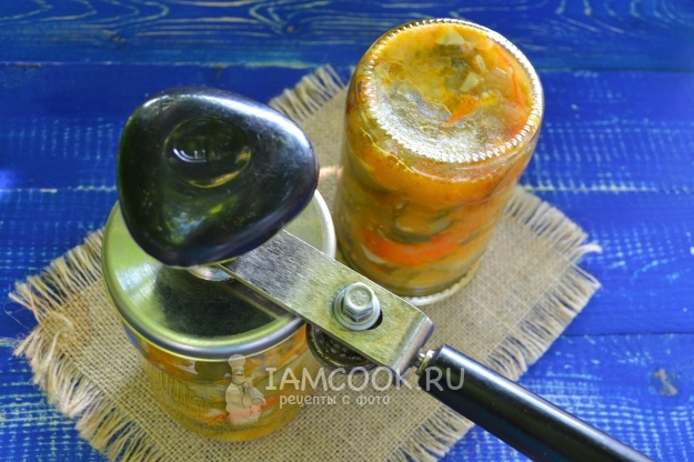 Закатать банки крышками