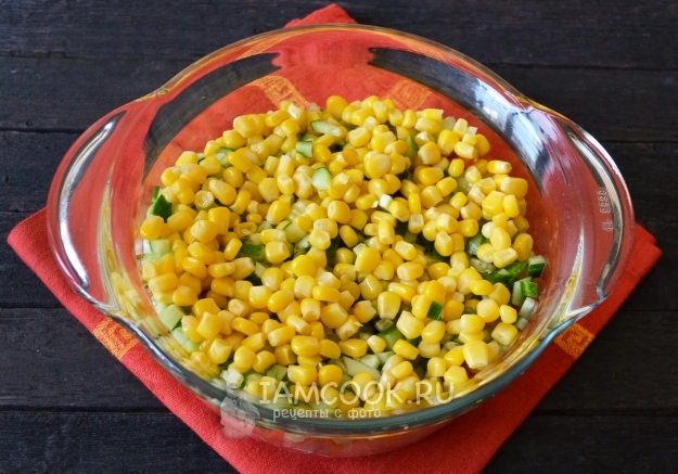 Положить кукурузу
