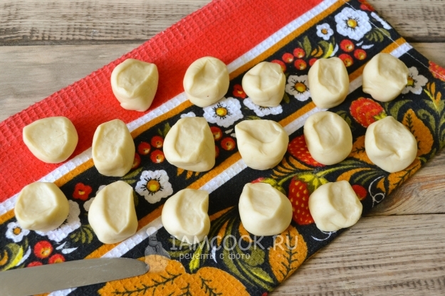 Нарезать жгутики на кусочки