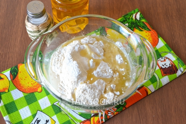 Добавить масло и соль