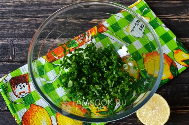 Влить сок лимона