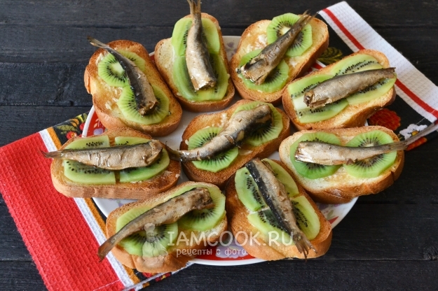 Положить шпроты