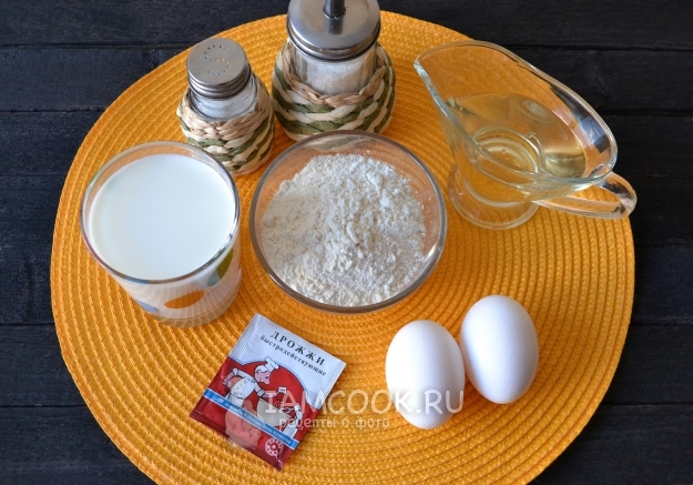 Ингредиенты для тонких дрожжевых блинов на молоке