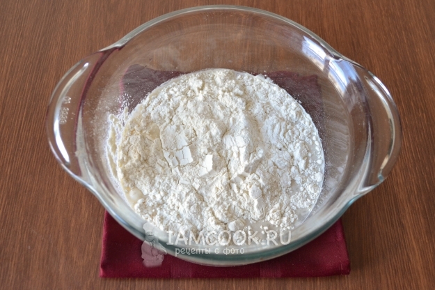 Всыпать муку