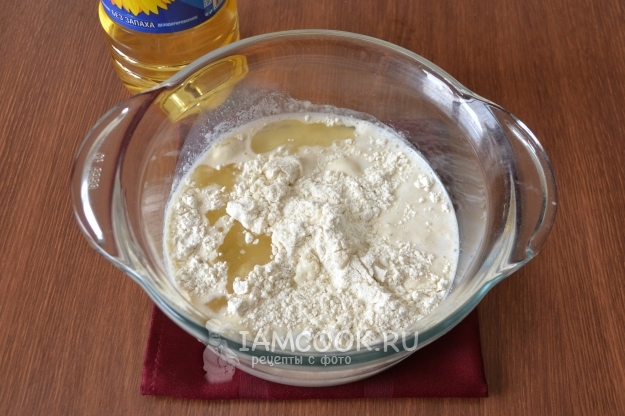 Влить масло