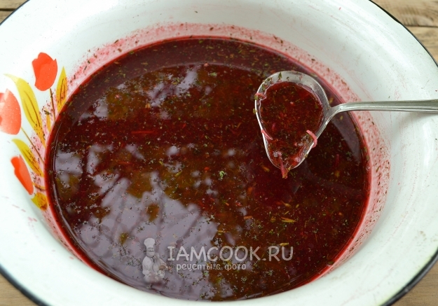 Добавить кинзу, чеснок и перец