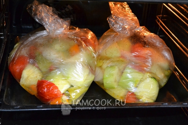 Запечь овощи в духовке