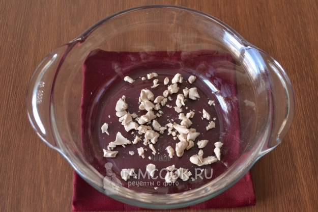 Раскрошить дрожжи