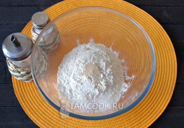 Всыпать соль и сахар