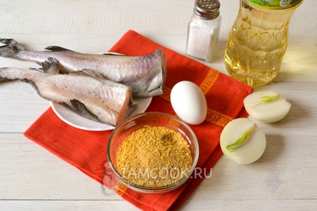 Ингредиенты для котлет из минтая в сухарях на сковороде