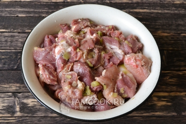 Замариновать мясо